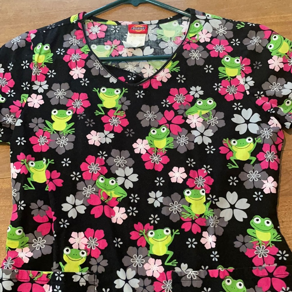 Scrub top